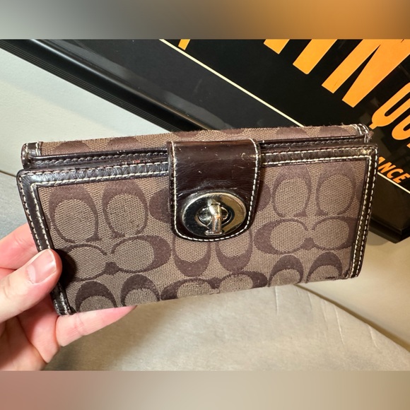 Vintage Coach Signature Logo Canvas & Leather Turnlock Wallet - Picture 2 of 9